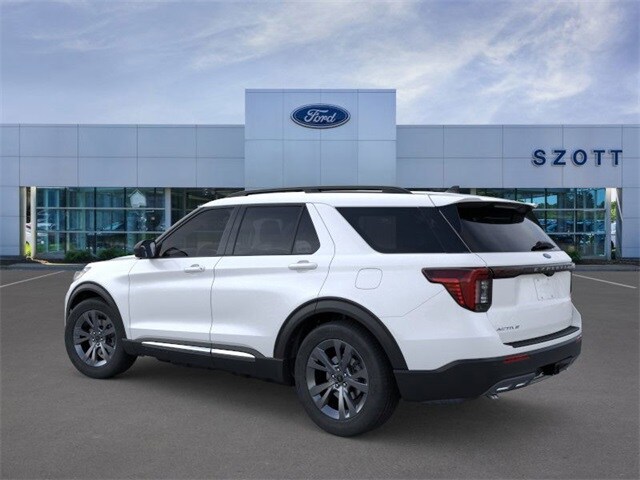 2025 Ford Explorer photo 3