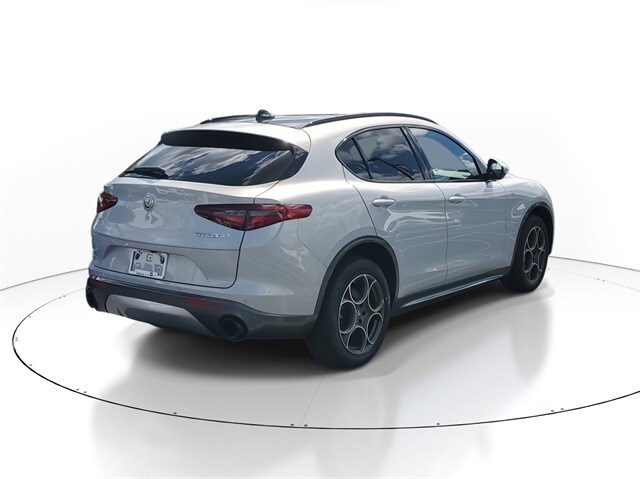 2022 Alfa Romeo Stelvio Ti photo 3