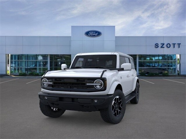 2025 Ford Bronco Outer Banks photo 2