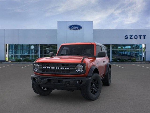 2023 Ford Bronco Outer Banks photo 2