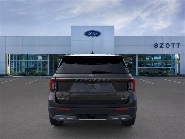 2025 Ford Explorer photo 3