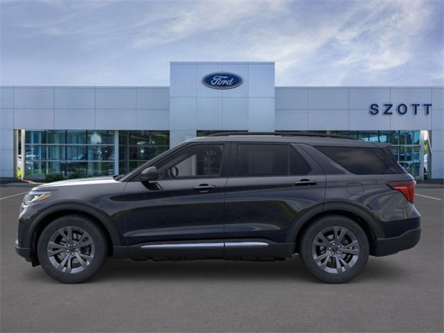 2025 Ford Explorer photo 2