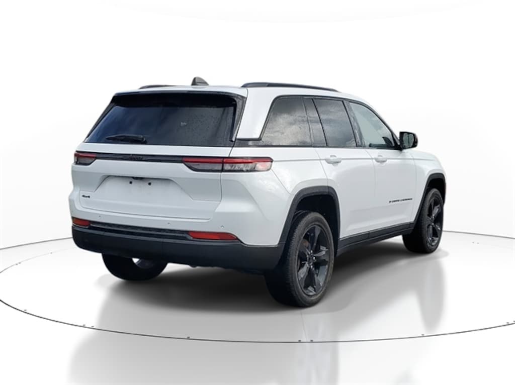 Used 2023 Jeep Grand Cherokee Altitude SUV
