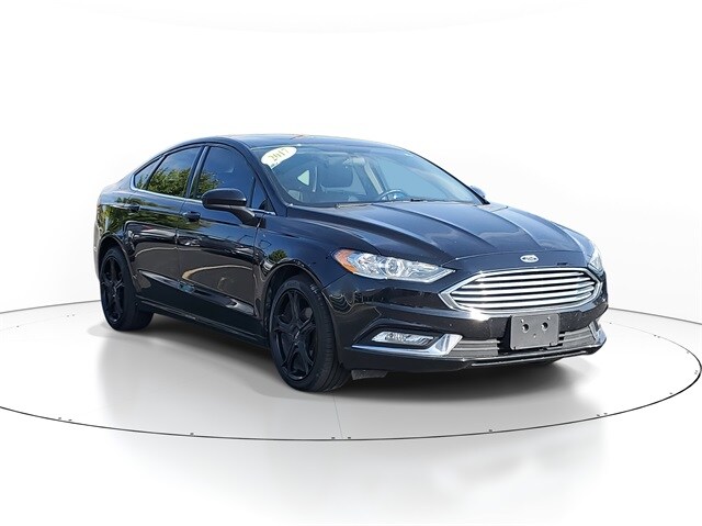 2017 Ford Fusion SE photo 2
