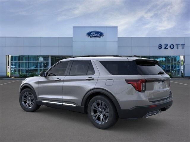2025 Ford Explorer photo 3