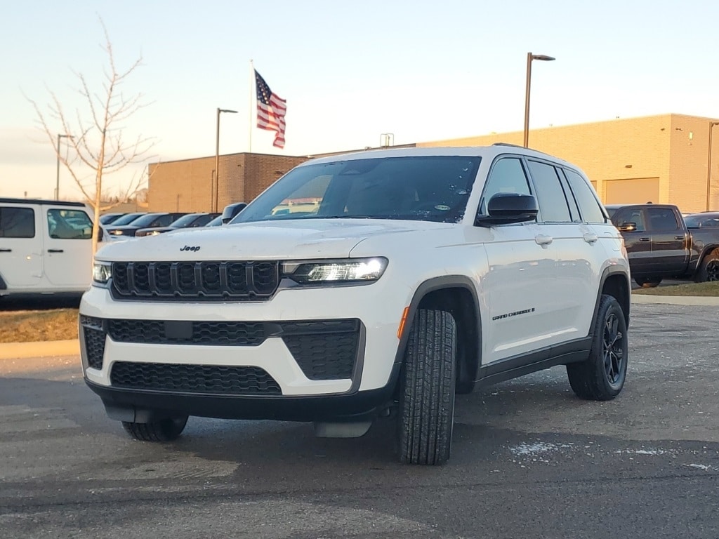 New 2026 Jeep Grand Cherokee Laredo Sport Utility