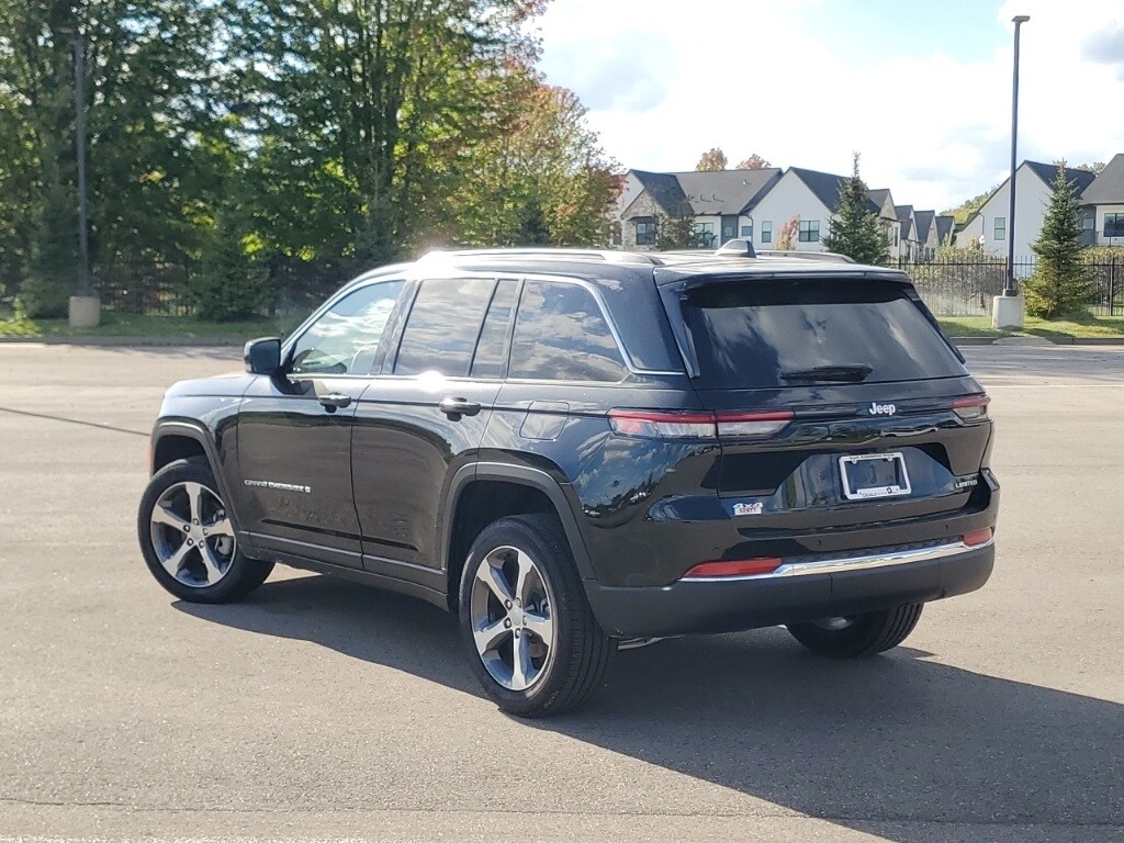 2025 Jeep Grand Cherokee Limited photo 3