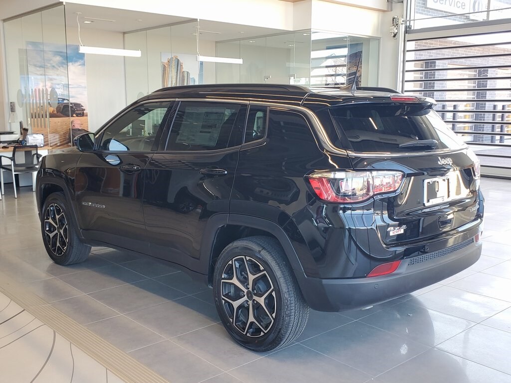 2026 Jeep Compass Limited Altitude photo 3