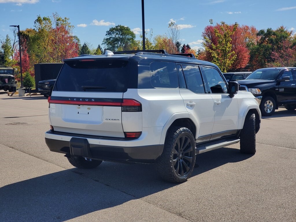 2024 Lexus GX 550 Luxury photo 2