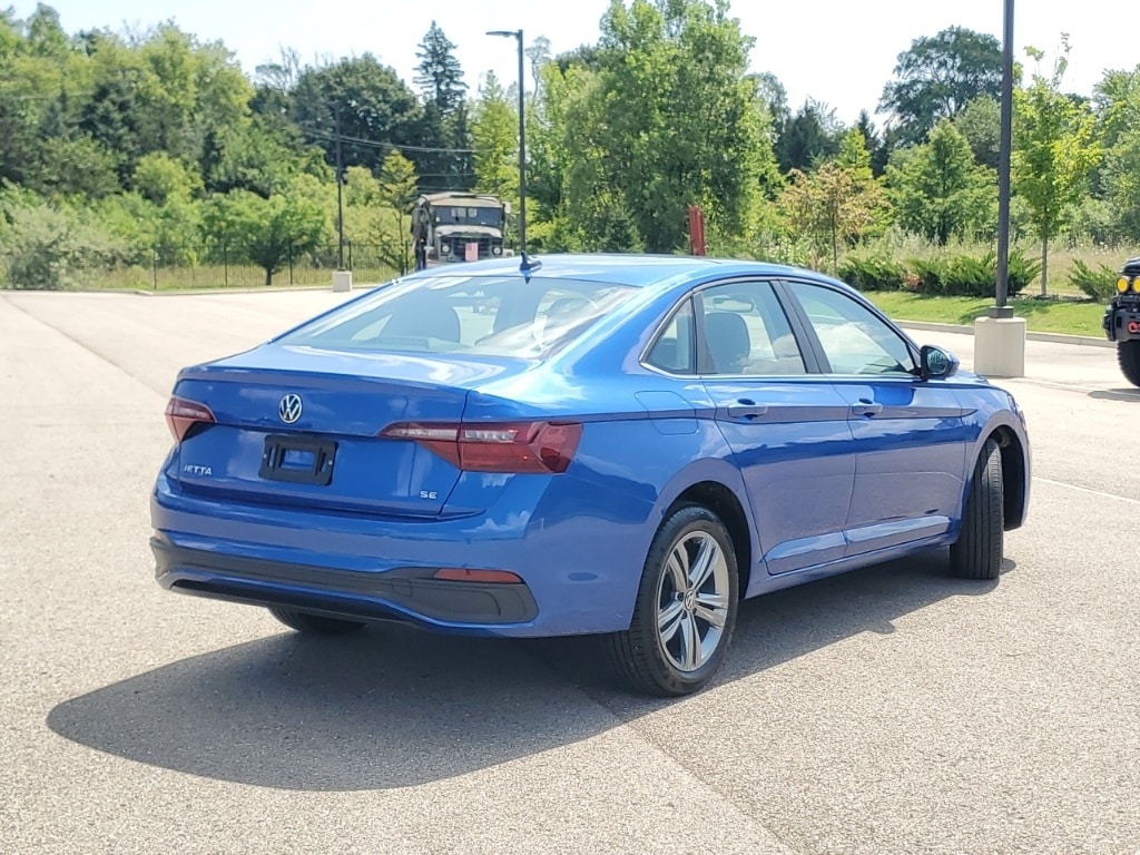 Used 2024 Volkswagen Jetta SE with VIN 3VW7M7BU7RM055273 for sale in New Hudson, MI