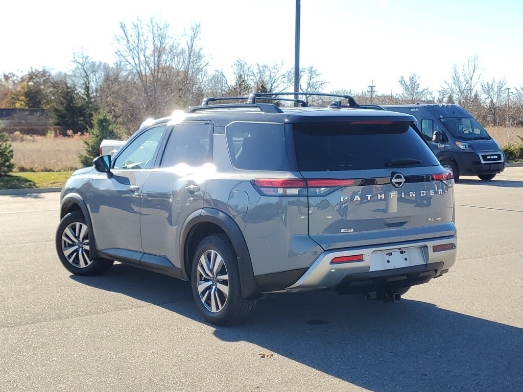 2022 Nissan Pathfinder SL photo 3