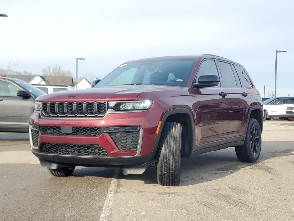 New 2026 Jeep Grand Cherokee Laredo Sport Utility