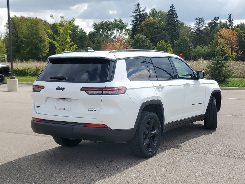 2024 Jeep Grand Cherokee Limited photo 2