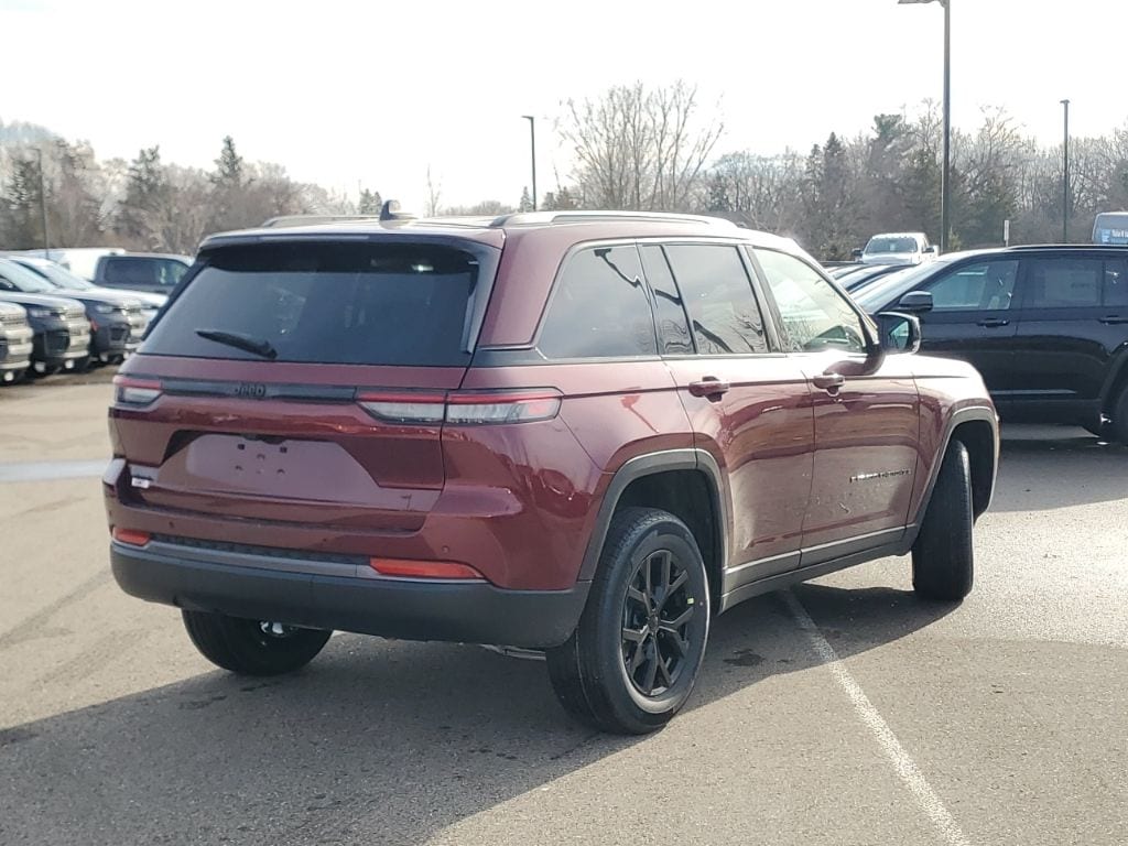 New 2026 Jeep Grand Cherokee Laredo Sport Utility