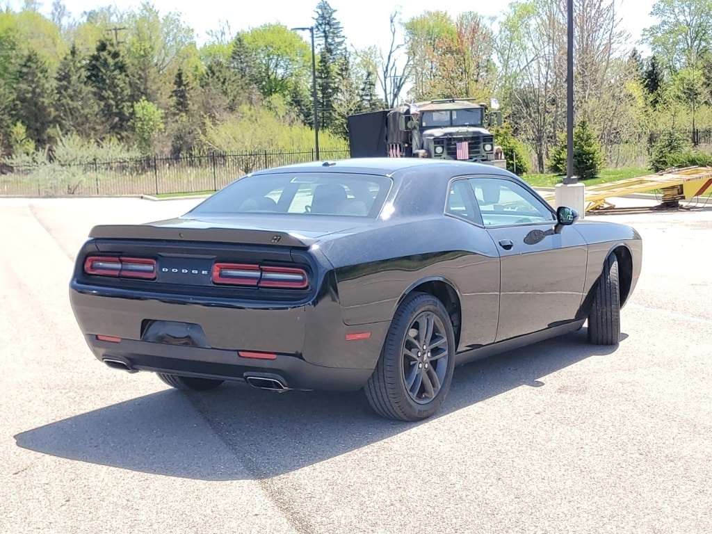 Used 2019 Dodge Challenger SXT with VIN 2C3CDZGG2KH683542 for sale in New Hudson, MI