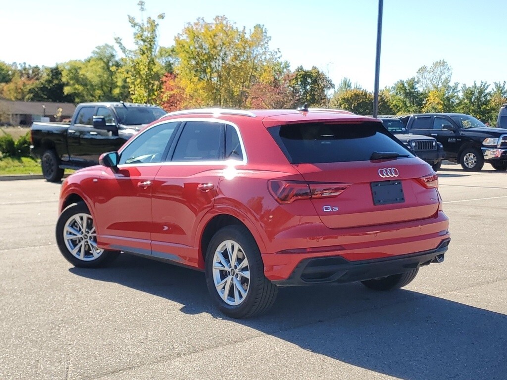 2024 Audi Q3 S line Premium 45 TFSI photo 3