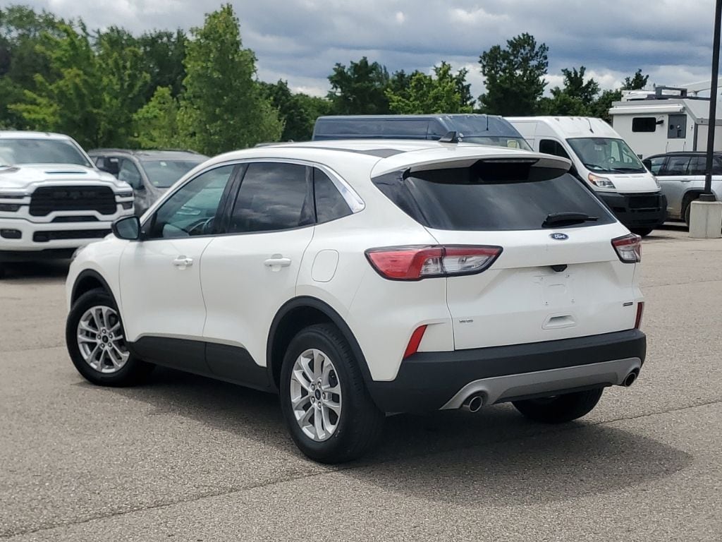 Used 2022 Ford Escape SE with VIN 1FMCU9BZXNUA00990 for sale in New Hudson, MI