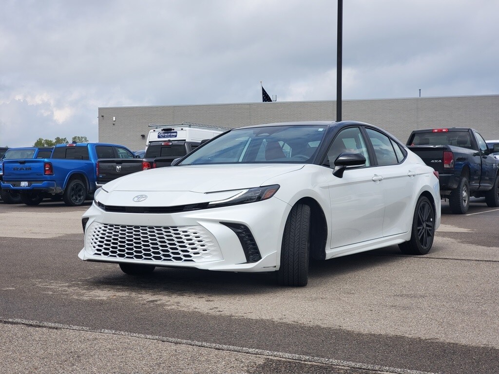 2025 Toyota Camry XSE photo 4