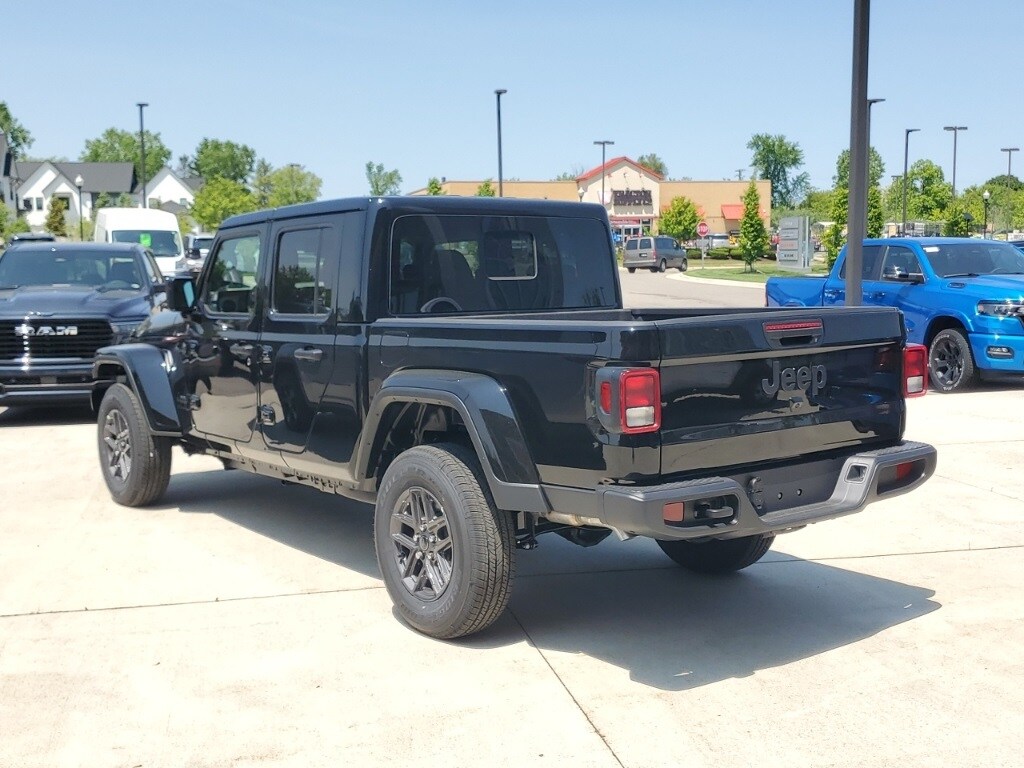 2025 Jeep Gladiator Sport photo 3