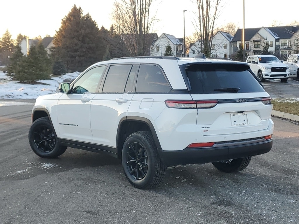 New 2026 Jeep Grand Cherokee Laredo Sport Utility