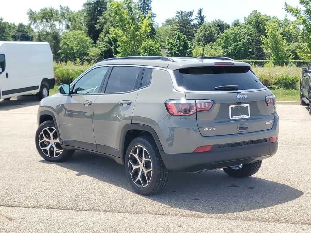 Used 2024 Jeep Compass Latitude SUV