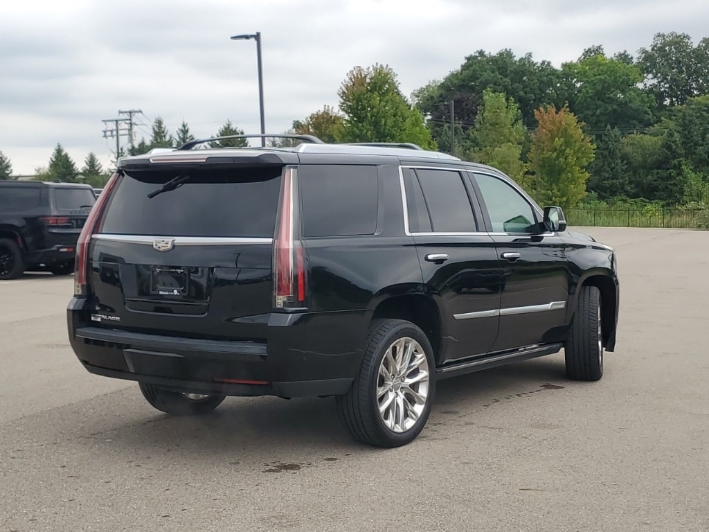 Used 2019 Cadillac Escalade Premium Luxury with VIN 1GYS4CKJ3KR358528 for sale in New Hudson, MI