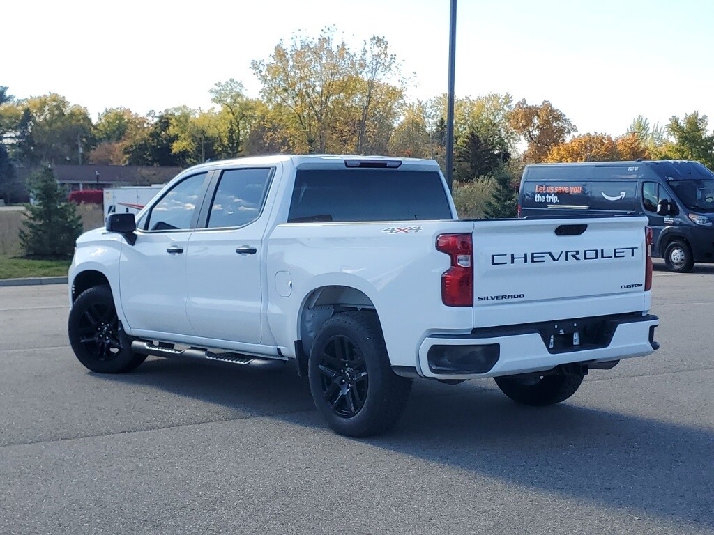 2023 Chevrolet Silverado 1500 Custom photo 3