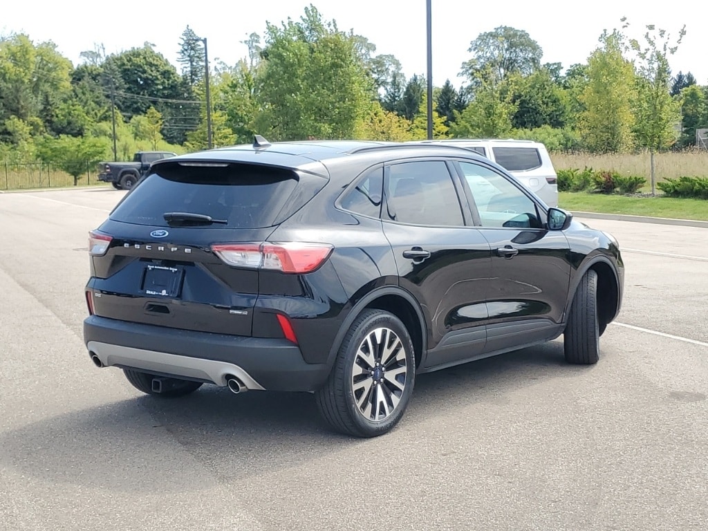 Used 2020 Ford Escape SE with VIN 1FMCU9BZ4LUC30070 for sale in New Hudson, MI