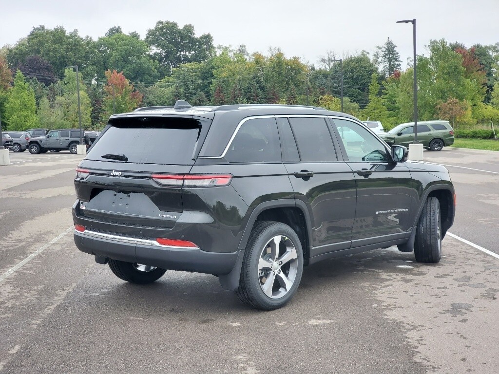 2024 Jeep Grand Cherokee Limited photo 2