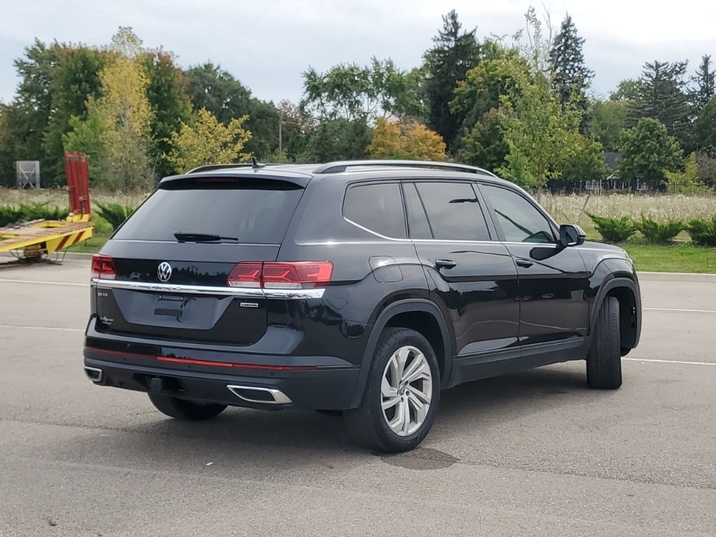 Used 2022 Volkswagen Atlas SE w/Tech with VIN 1V2KR2CA3NC555754 for sale in New Hudson, MI