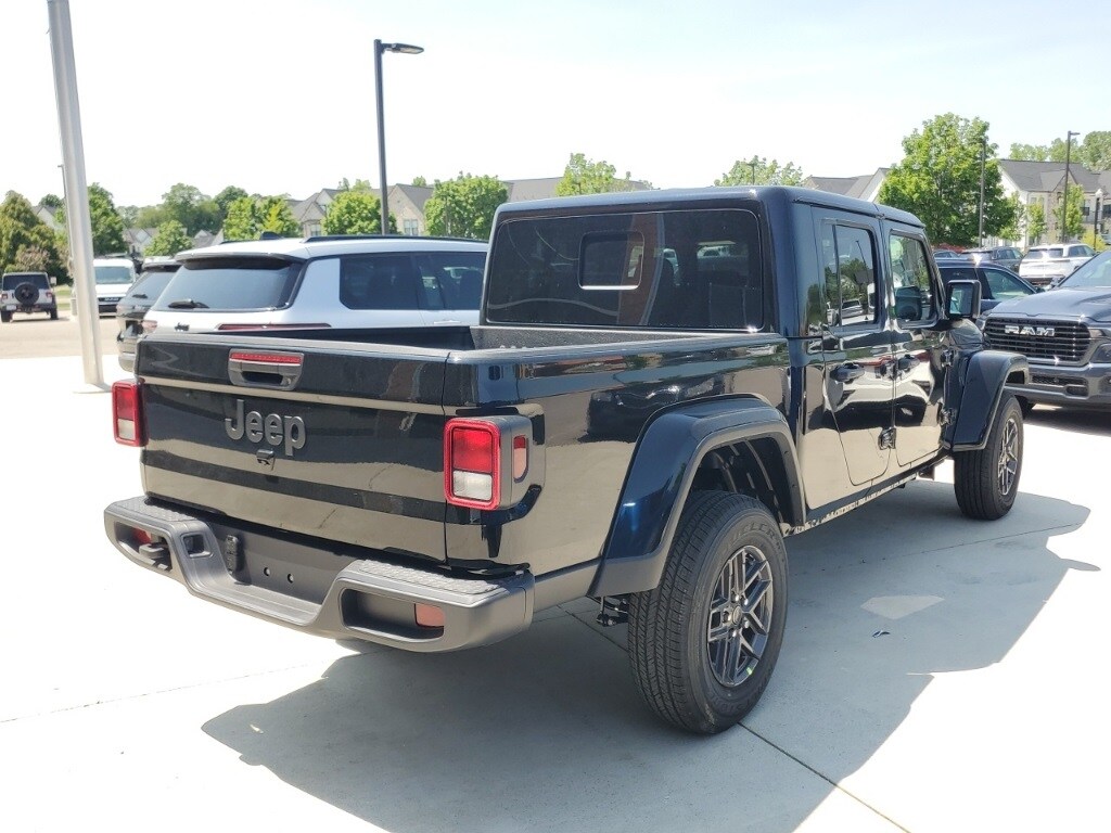 2025 Jeep Gladiator Sport photo 2