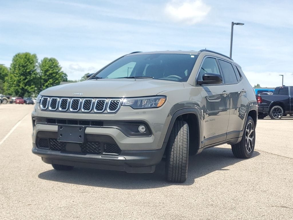 Used 2024 Jeep Compass Latitude SUV