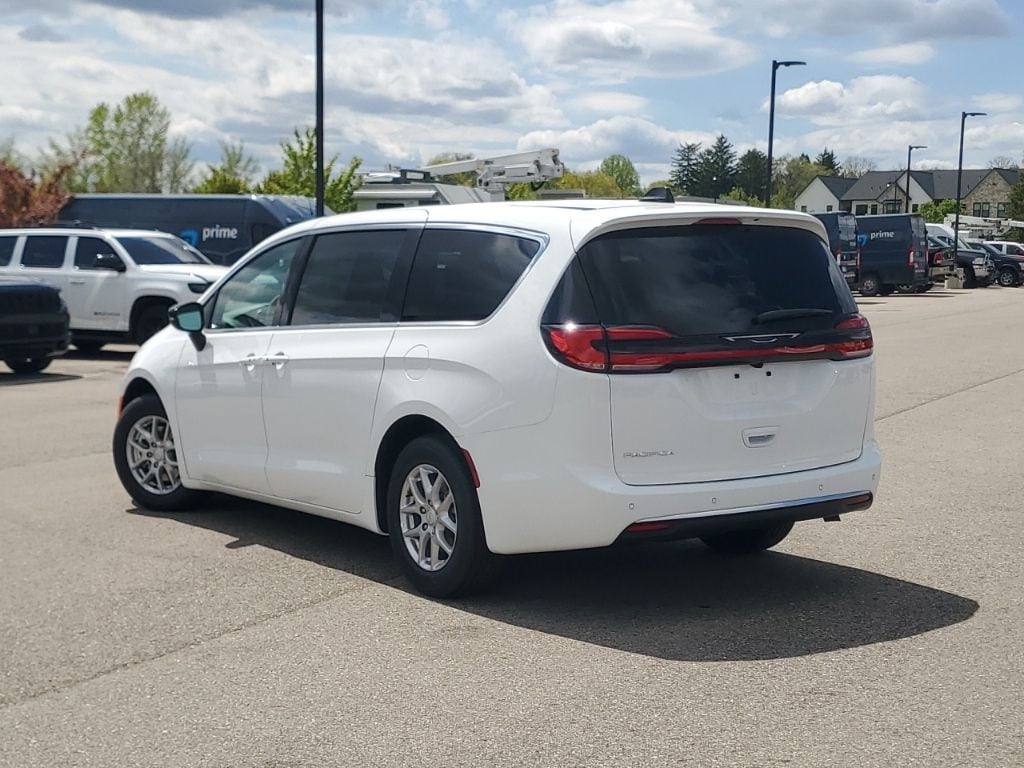 New 2027 Chrysler Pacifica Select Passenger Van