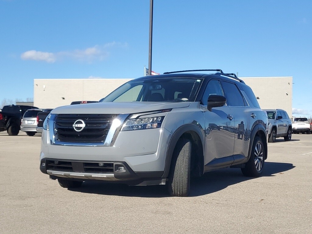 2022 Nissan Pathfinder SL photo 4