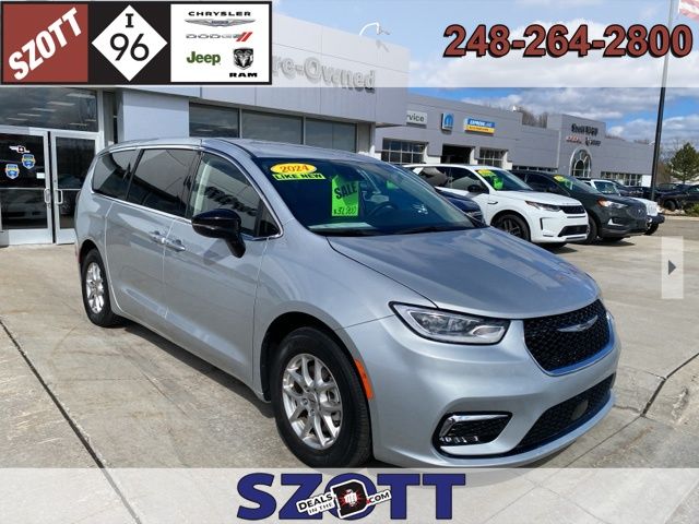2024 Chrysler Pacifica Touring L's photo