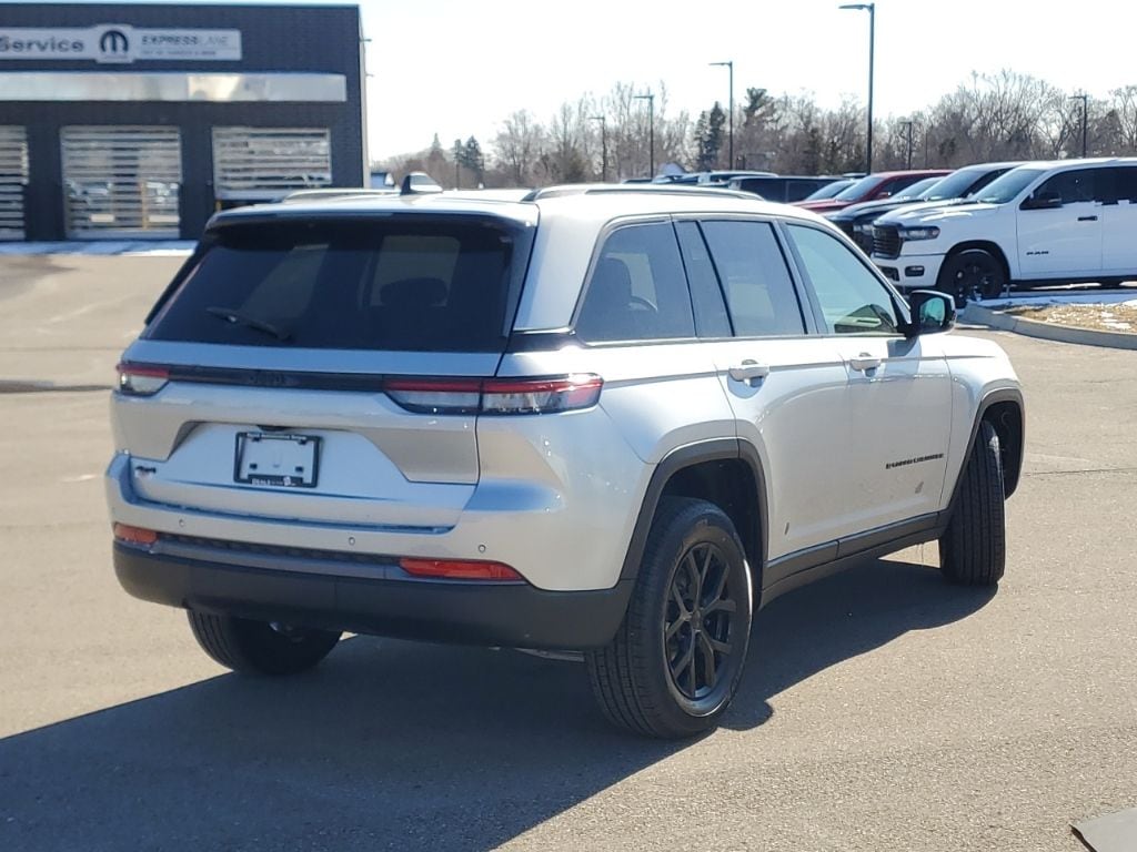 New 2026 Jeep Grand Cherokee Laredo Sport Utility