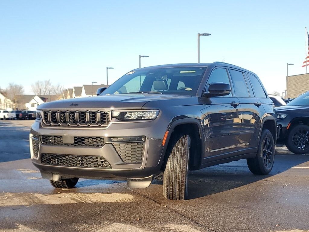 New 2026 Jeep Grand Cherokee Laredo Sport Utility