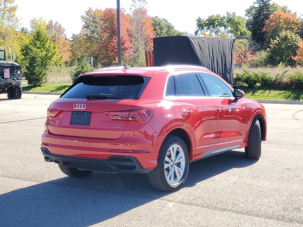 2024 Audi Q3 S line Premium 45 TFSI photo 2