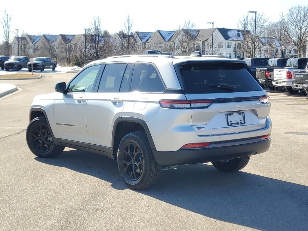 New 2026 Jeep Grand Cherokee Laredo Sport Utility