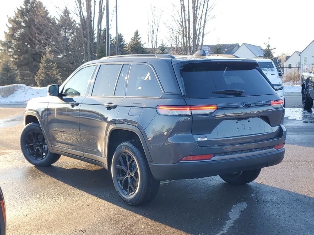 New 2026 Jeep Grand Cherokee Laredo Sport Utility