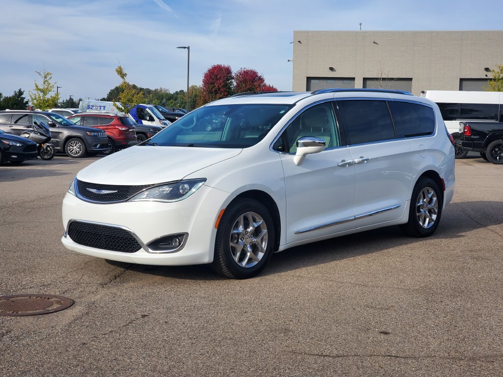 Used 2019 Chrysler Pacifica Limited with VIN 2C4RC1GG3KR575046 for sale in New Hudson, MI