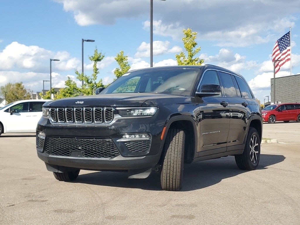 2025 Jeep Grand Cherokee Limited photo 4