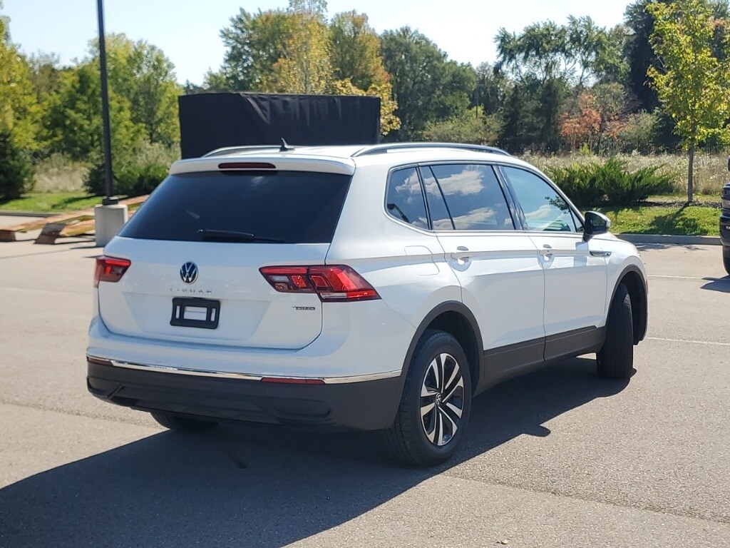 2022 Volkswagen Tiguan S photo 2
