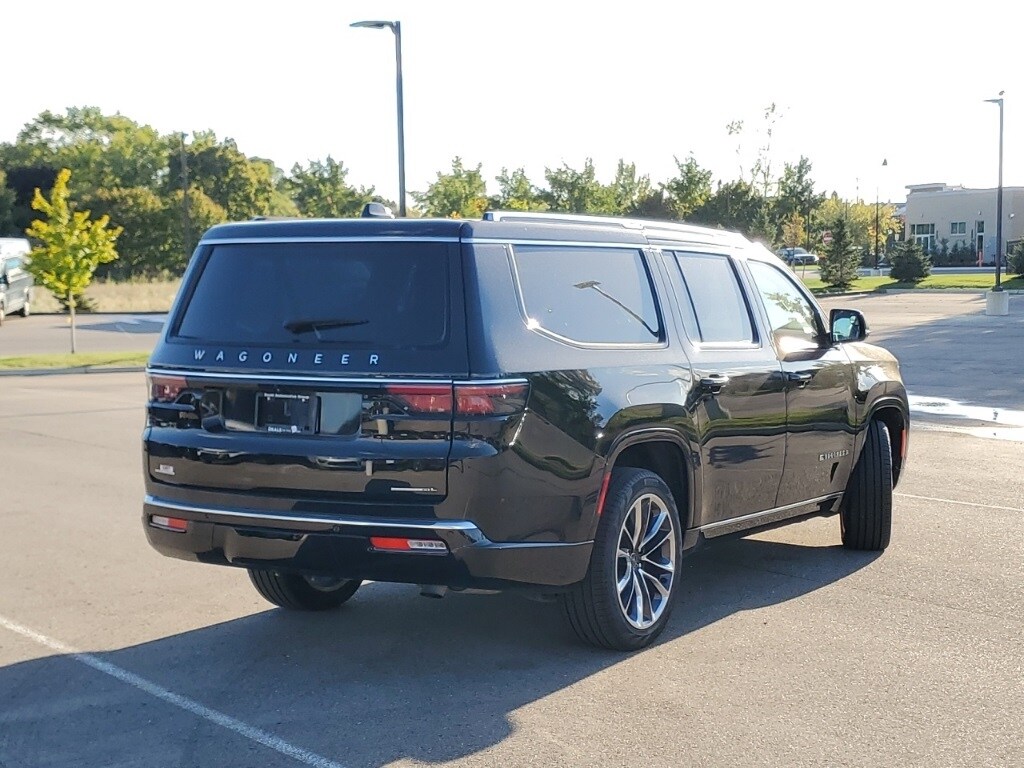 2023 Jeep Wagoneer L Series III photo 2