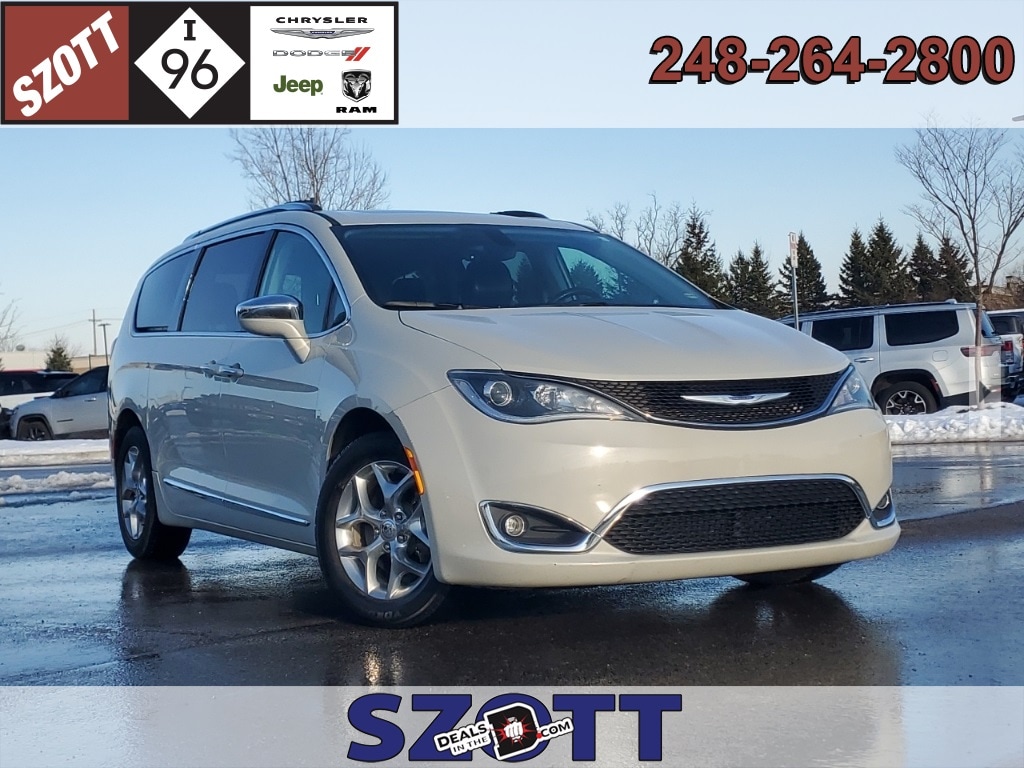 2019 Chrysler Pacifica Limited's photo