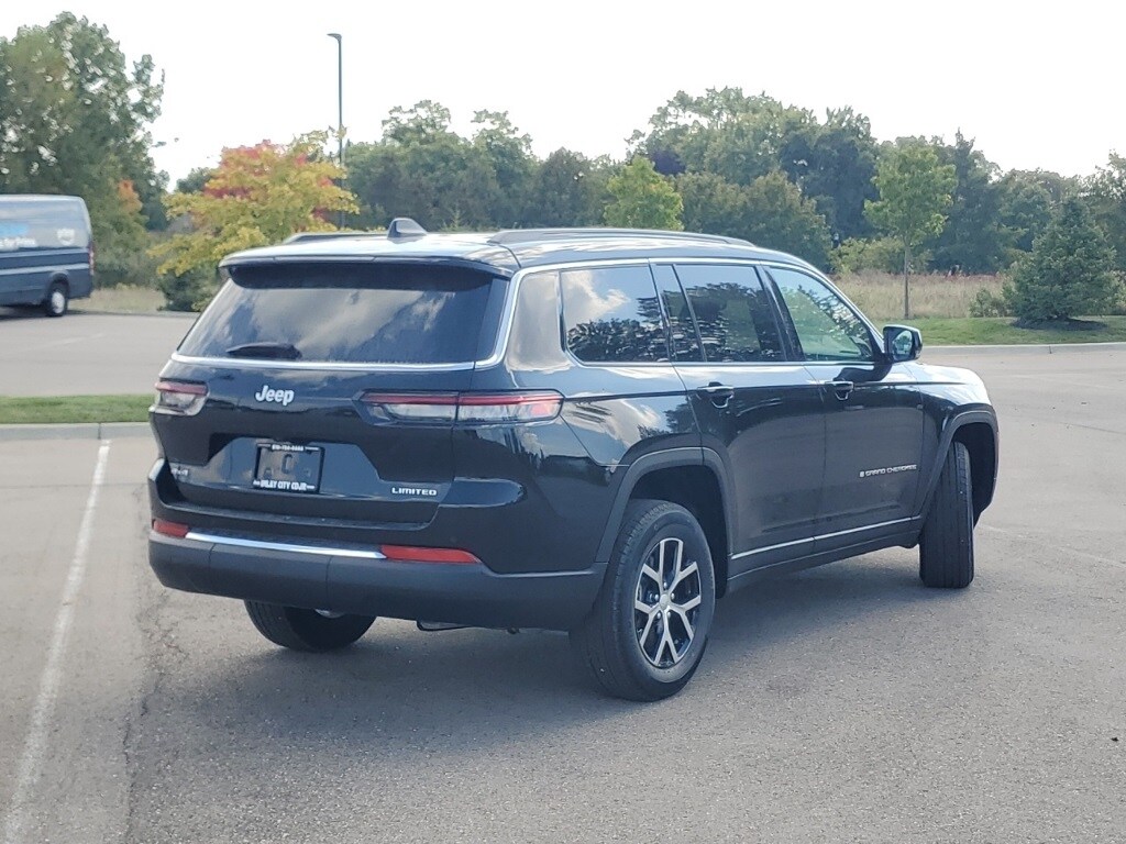 2025 Jeep Grand Cherokee Limited photo 2