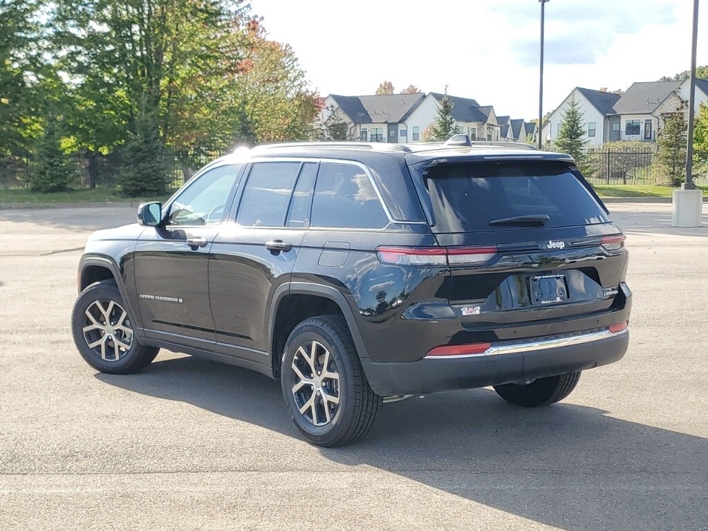 2025 Jeep Grand Cherokee Limited photo 3