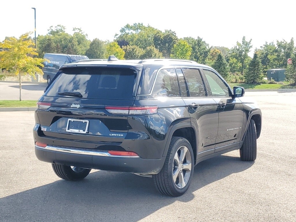 2025 Jeep Grand Cherokee Limited photo 2