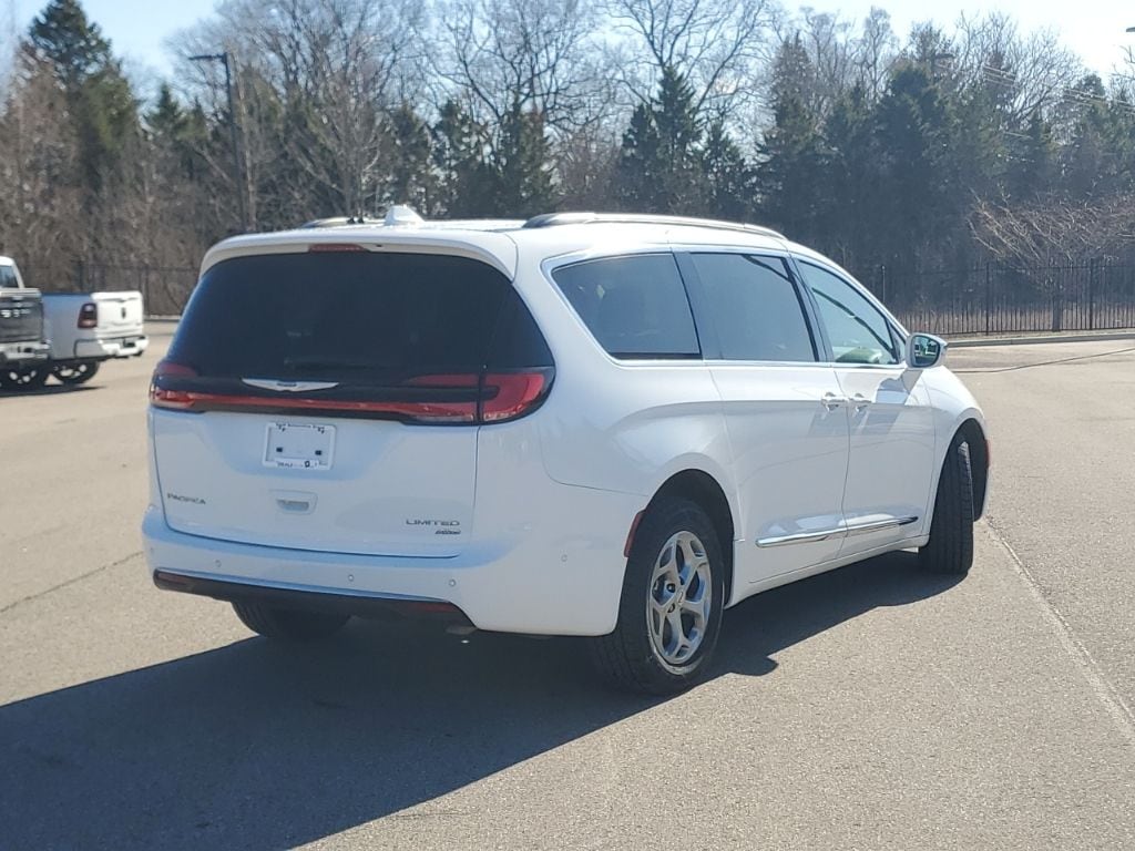 Used 2022 Chrysler Pacifica Limited Van Passenger Van