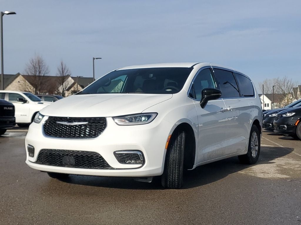 New 2026 Chrysler Pacifica Select Passenger Van